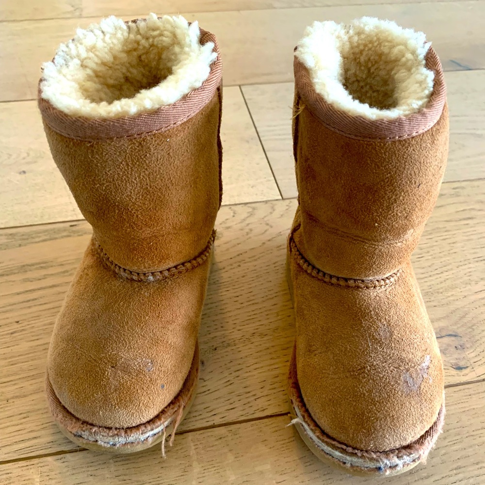 UGGs mid calf rise toddler boot, size 8